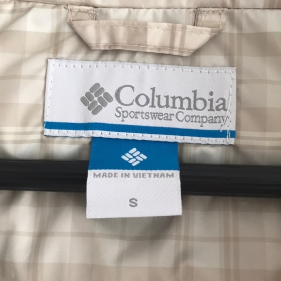 Columbia Puffer with Removable Fur Hood - Picture 5 of 9